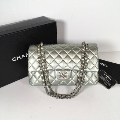 Chanel Classic Flap M/L