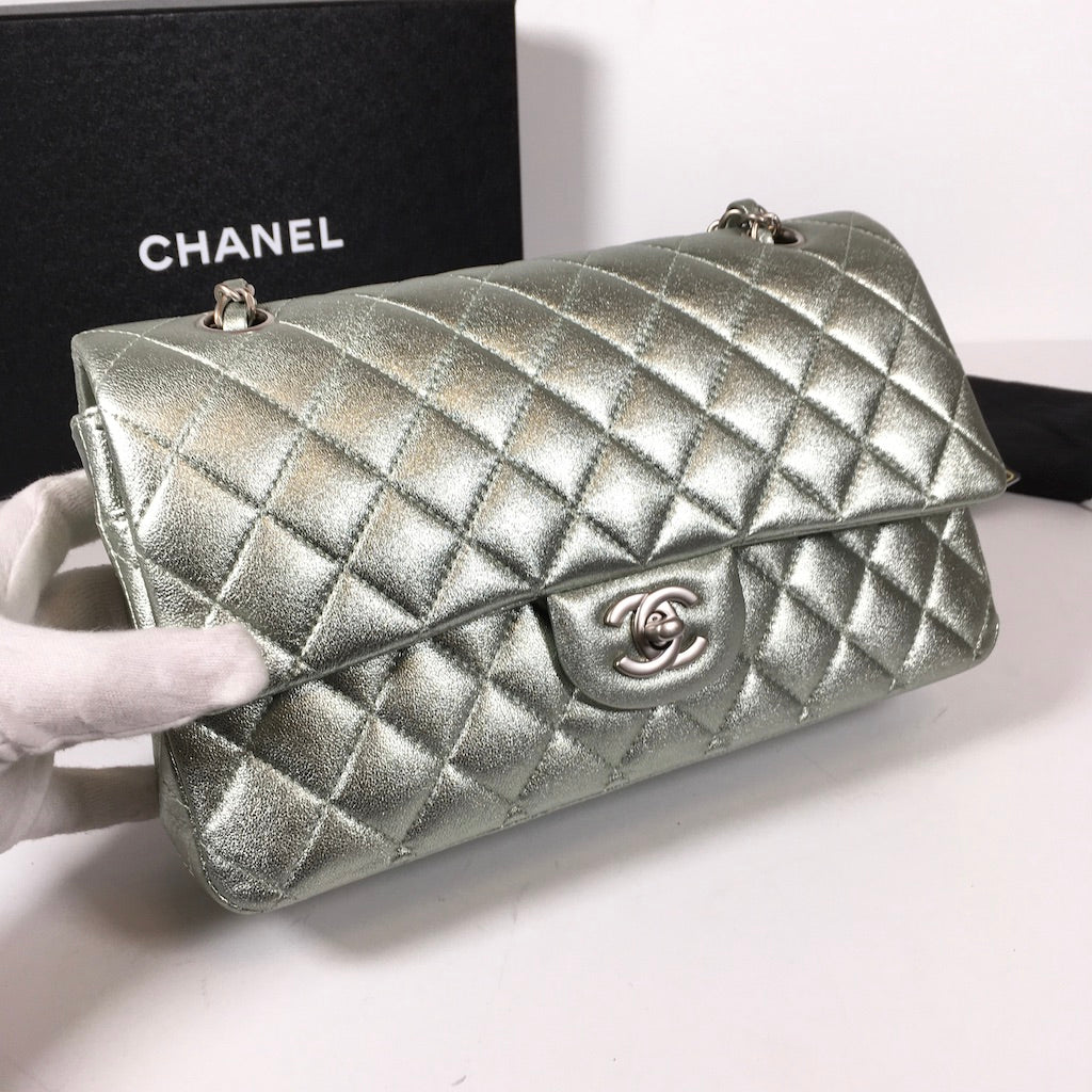 Chanel Classic Flap M/L