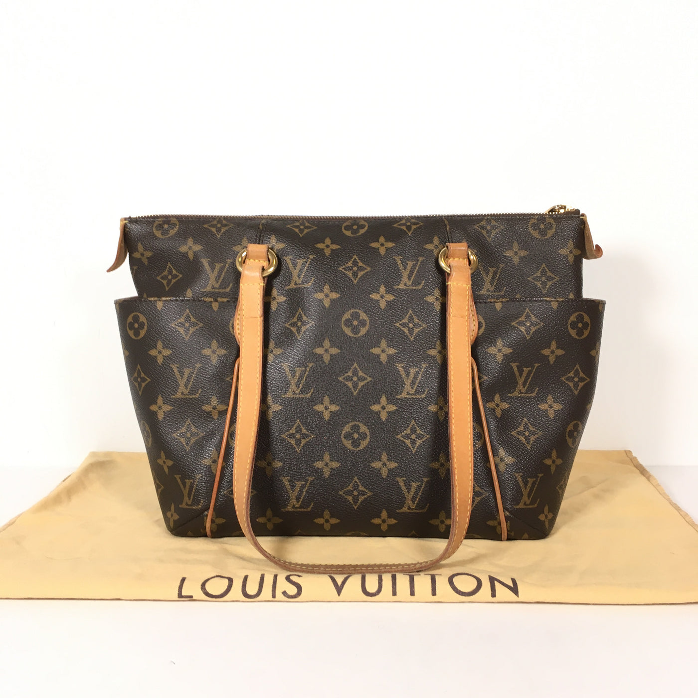 Louis Vuitton totally tote in Louis Vuitton classic print 