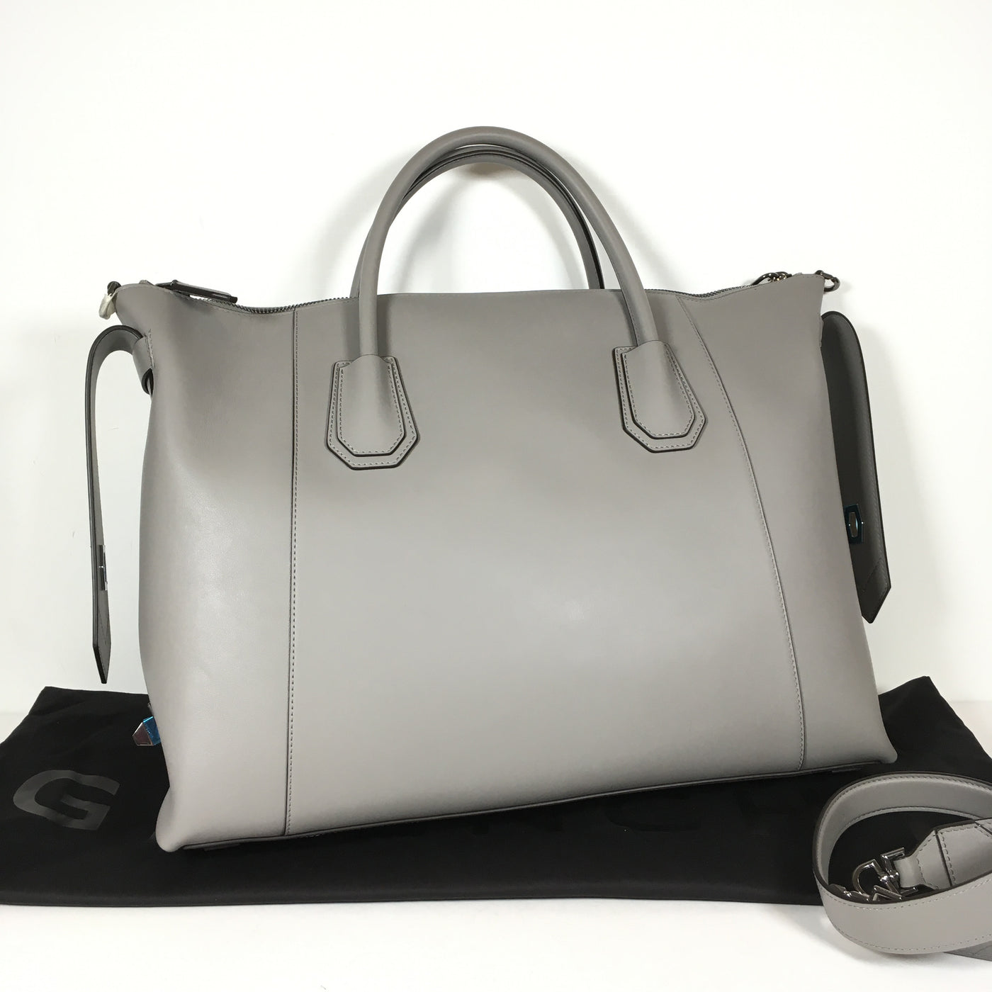 Givenchy Soft Antigona